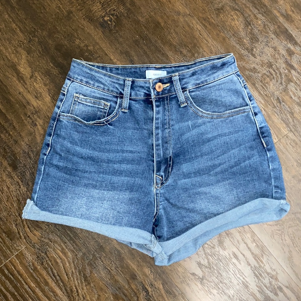 Highwaisted denim shorts in size 26.